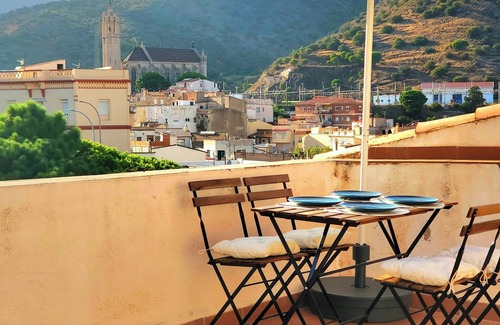 Portbou Apartment | Cosy apartment to discover Costa Brava. Walking distance to the beach.