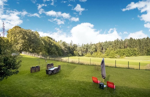 Goessweinstein Apartment | Cosy apartment with terrace and garden access in a quiet wooded area