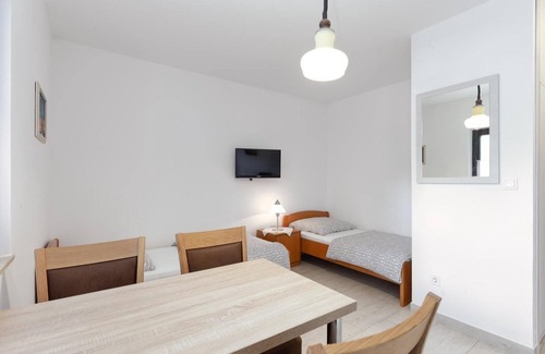Mali Maj Apartment | Cosy apartment with garden view near the beach
