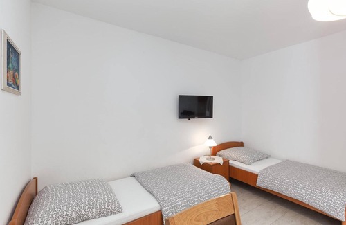 Mali Maj Apartment | Cosy apartment with garden view near the beach