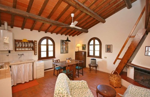 Montelupo Fiorentino Apartment | Cosy apartment with pool, WIFI, TV, pets allowed and panoramic view, close to Florence