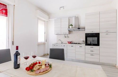 Loreto Apartment | Cosy apartment with WIFI, TV, terrace, panoramic view and parking, close to Porto Recanati