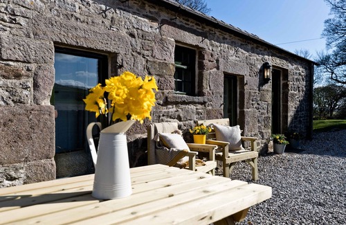 Hurdlow Cottage | Cosy barn conversion, surrounded by amazing countryside views, perfect for couples.