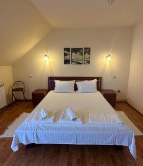 Turnu Magurele House | Cosy bedroom for 2 with Balcony in a Family Villa