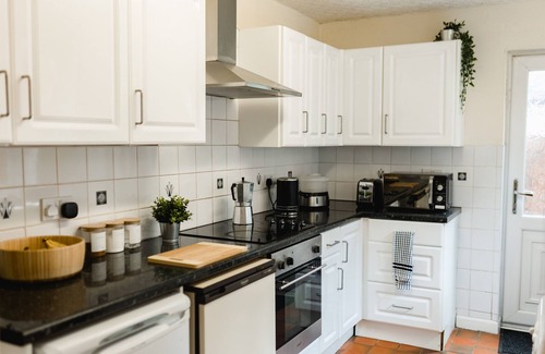 Hull House | Cosy Bedroom in 3 bed House, Close to City Centre and University