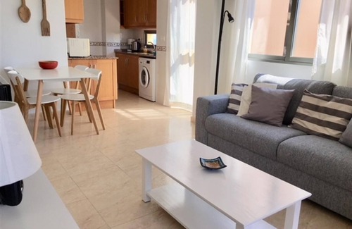 Guardamar del Segura Apartment | Cosy Bright & Neat Apartment with Sea View, Shared Pool & Wi-Fi
