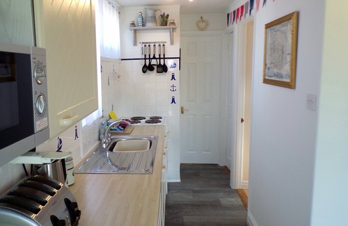 Heacham Ski Chalet | Cosy Cabin, 5 Minute Walk to Beach, Coastal Chalet, Free Parking