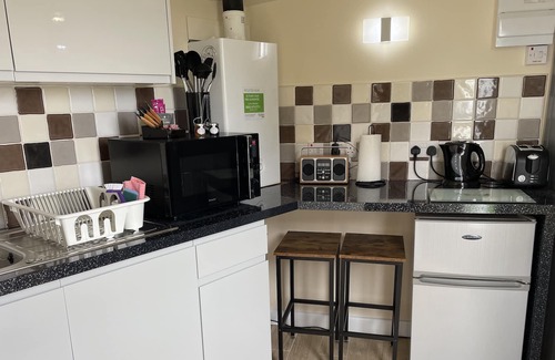 Kingsbridge Cabin | Cosy Cabin for two with Countryside Views, near Kingsbridge and Salcombe