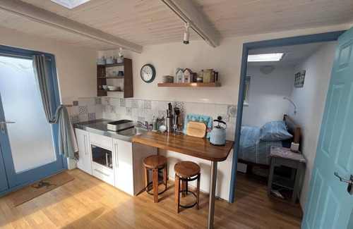 Stoke Gabriel Cabin | Cosy cabin in peaceful village on the water
