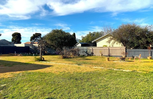 Ararat Cabin | Cosy Cabin near Grampians! Pets welcome!