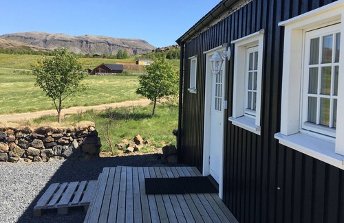 Selfoss Cabin | Cosy cabin with beautiful mountain and river view.