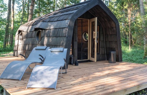 Kardla RV Rental | Cosy camping with front space and bedroom/heated pool