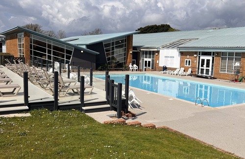 Barton-on-Sea House | Cosy caravan on Hoburn Naish 5 star complex. Leisure pub entertainment on site.