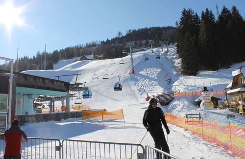 Stadl an der Mur Ski Chalet | Cosy Chalet in Stadl an der Mur with Valley Views