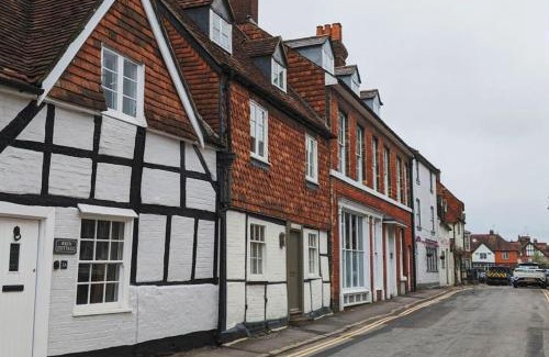 Marlborough House | Cosy character cottage in central Marlborough UK