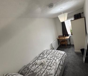 Little Hulton House | Cosy Charming room in big house
