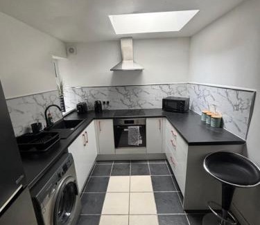 Little Hulton House | Cosy Charming room in big house