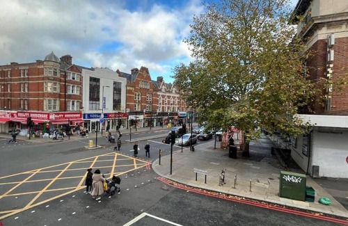 St. Leonard's Apartment | Cosy, Clean & Convenient Stay In London