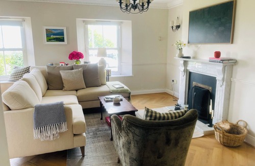 Blackrock Apartment | Cosy Coastal Apartment in the heart of Blackrock village.