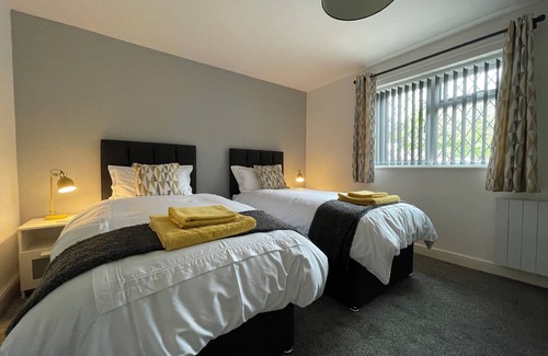 Worksop Apartment | Cosy & Comfortable Apt W/parking