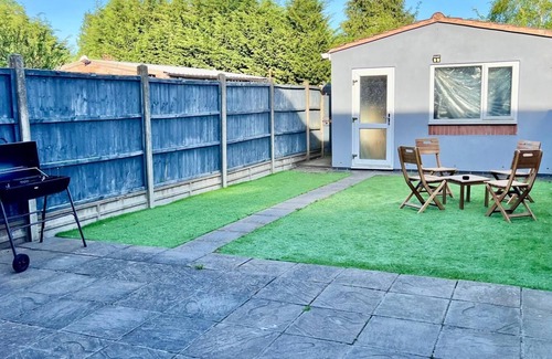 Dadlington House | Cosy Corner Coventry - Modern w/Jetted Tub/Garden