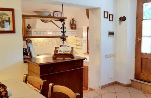 Chiusdino House | Cosy Cottage in Chiusdino with Garden