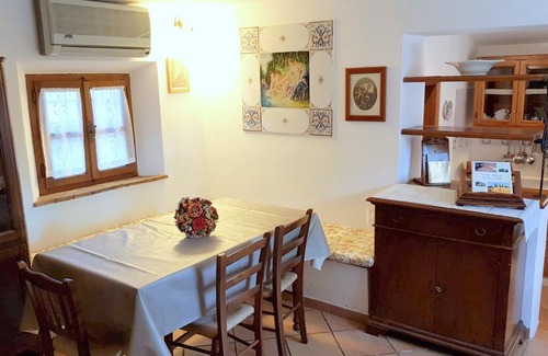 Chiusdino House | Cosy Cottage in Chiusdino with Garden