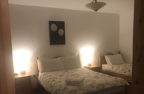 Lisburn Cottage | Cosy Cottage 20 min Belfast/accessible for main tourist sites, WiFi, Parking
