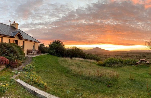 Connemara Cottage | Cosy cottage 5 min drive from Roundstone