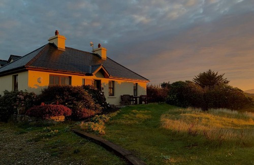 Connemara Cottage | Cosy cottage 5 min drive from Roundstone