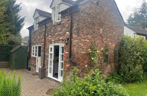 Jackfield Cottage | Cosy cottage with beautiful garden and river view