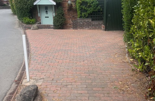 Jackfield Cottage | Cosy cottage with beautiful garden and river view