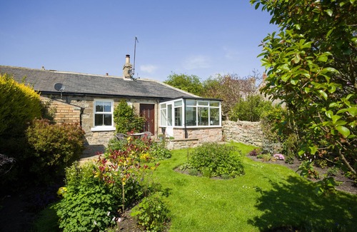 Glanton Cottage | Cosy cottage with delightful private garden and summerhouse.