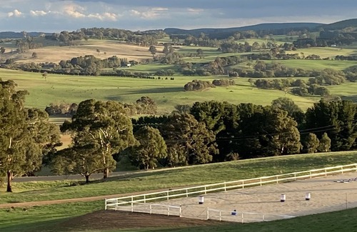 Oberon Cottage | Cosy cottage with stunning views on a working truffle farm!
