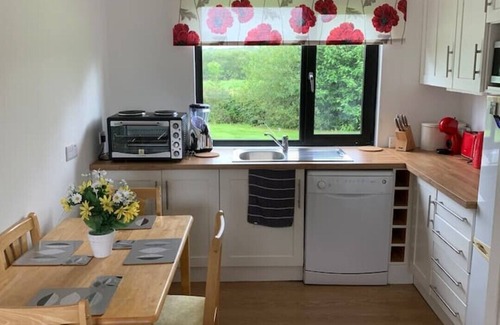 Crumlin Cabin | Cosy Country Cabin, rural but only 20 mins from Belfast