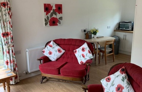 Crumlin Cabin | Cosy Country Cabin, rural but only 20 mins from Belfast
