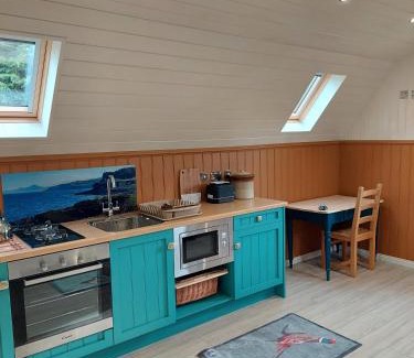 Laurencekirk House | Cosy Countryside Cabin - Sleeps 2 Parking & Farm