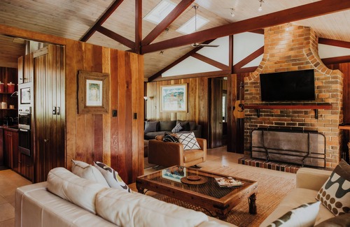 Gleniffer Ski Chalet | Cosy Couple's Escape with Magnificent Views.Next to the Promised Land