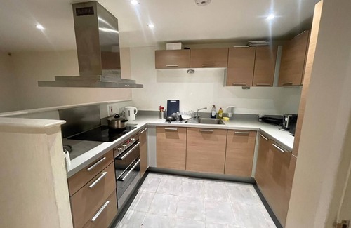 Park Royal Apartment | Cosy Double room - Central Line Central Line directly to Oxford Circus