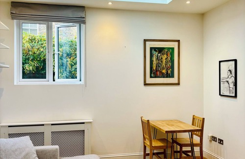 Battersea House | Cosy Duplex in Battersea - 10 minutes from central London