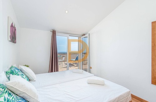 El Mas Isaac Apartment | Cosy Duplex with mountain and sea views