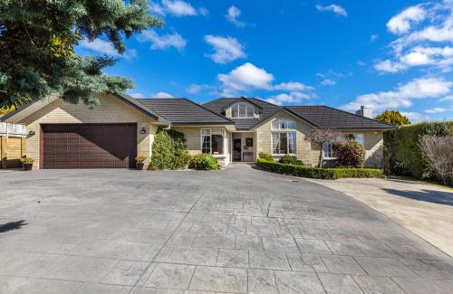 Shamrock Park House | Cosy En-Suite Room with Private Restroom- AC & free parking