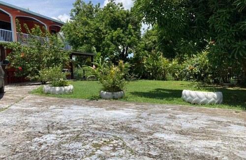 Tartane House | Cosy F2 in Trinité, Martinique- Nature, calm and beaches nearby