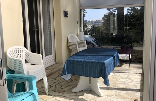 Le Palais House | Cosy family home 15 minutes' walk from the palace center
