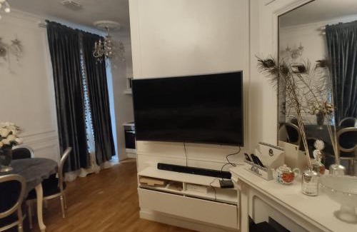 8th Arrondissement Apartment | Cosy Flat 8e Champs-Elysées