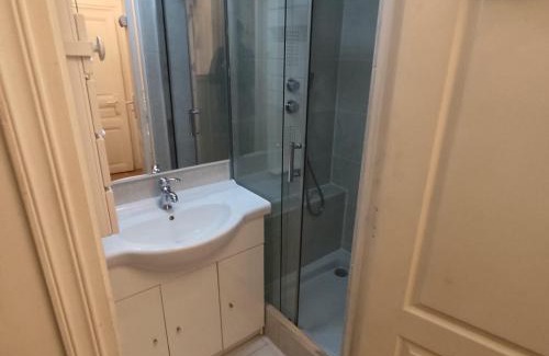 8th Arrondissement Apartment | Cosy Flat 8e Champs-Elysées