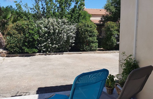 Chateauneuf-les-Martigues Apartment | Cosy new T2 with terrace 10 min from the sea!