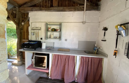 Ruffec Cottage | Cosy French cottage with access to peaceful gardens -10 mins walk to town centre