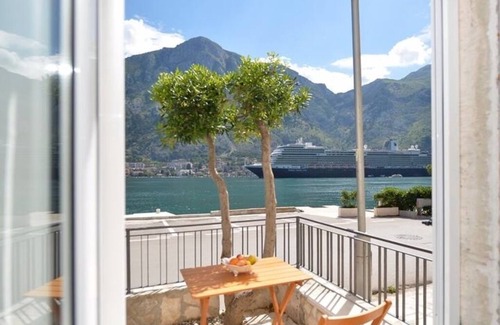 Muo Apartment | Cosy frontline apartment,sea access at your door step