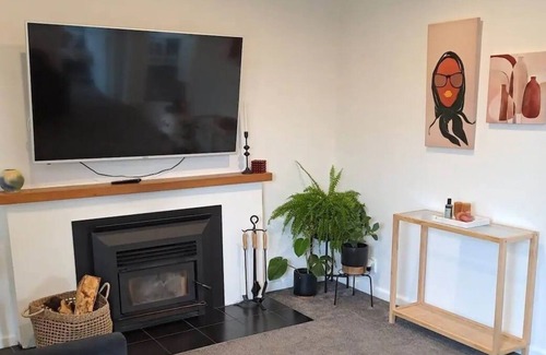 Christchurch House | Cosy, Functional and Friendly!